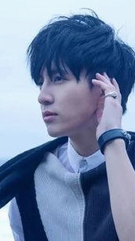 娱乐圈最新动态：网红们的黑料视频引发热议