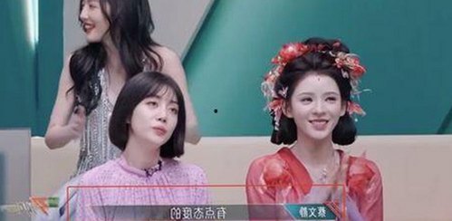 娱乐圈风云再起：蔡徐坤的多面镜像与公众视角的巨大反差