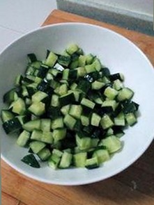 娱乐圈多面风云：破碎与闪光共存的真实写照