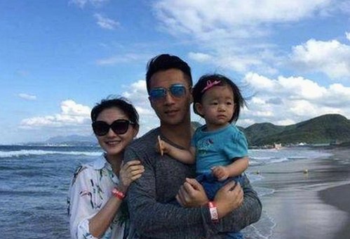 娱乐圈神秘“吃瓜嫂子”浮出水面，背后身份成热议焦点